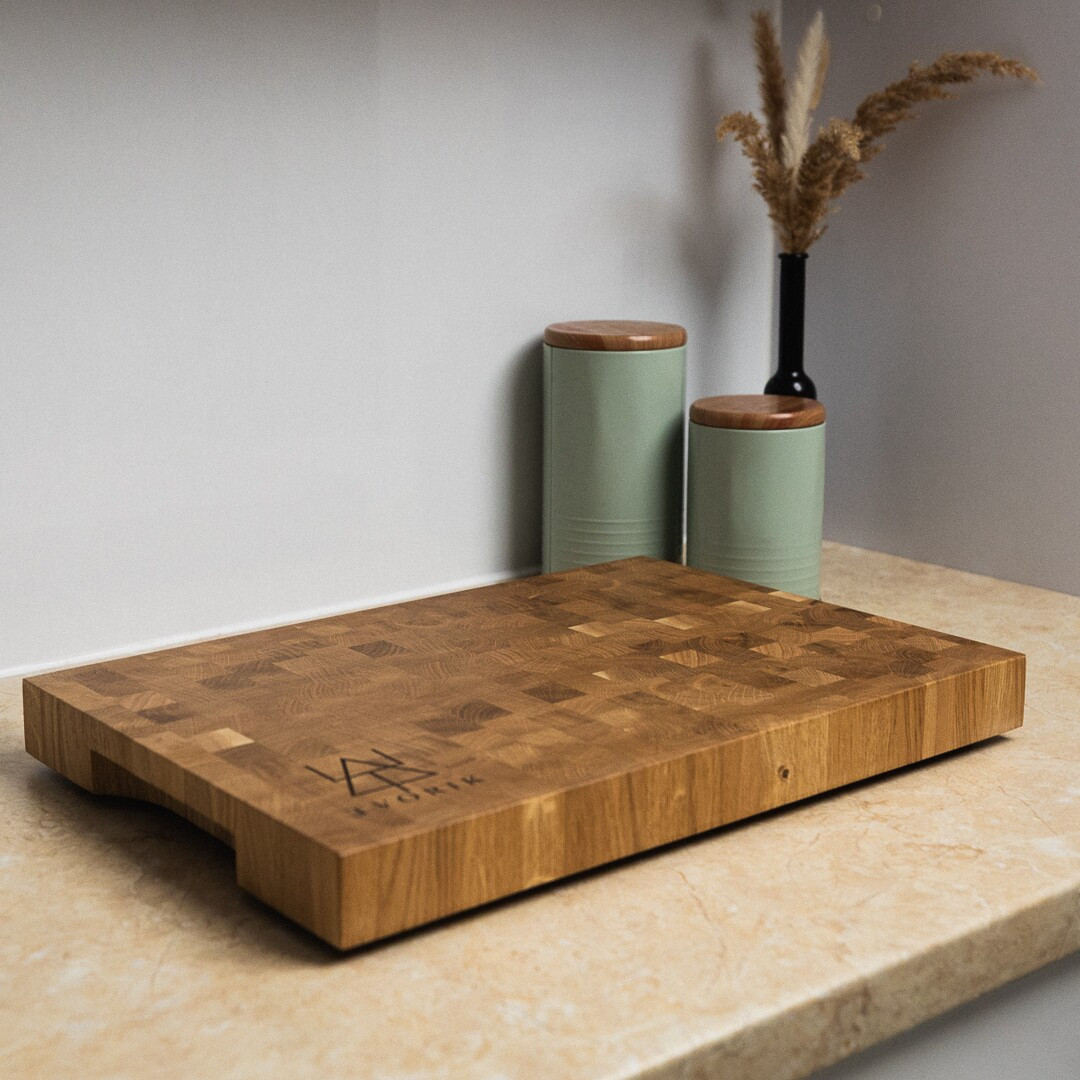 TVORIK End Grain S na blacie kuchennym